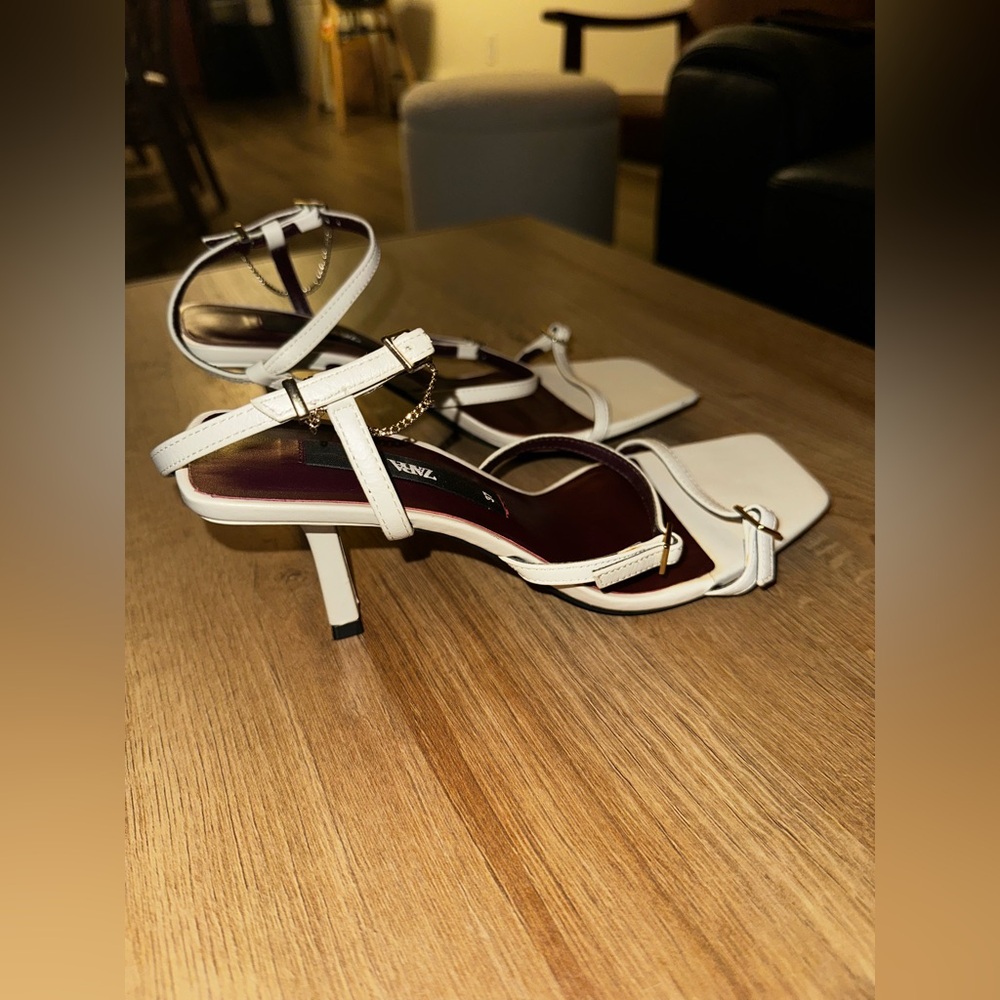Zara Women's White Strappy Sandals with gold chain accent on strap - Picture 3 of 6